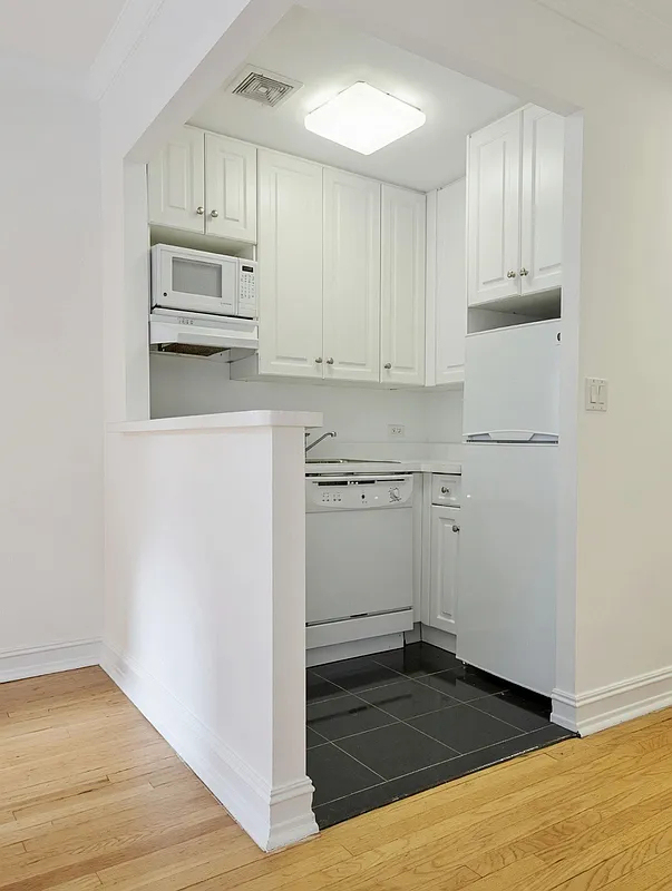 241 East 46th Street - Photo 3