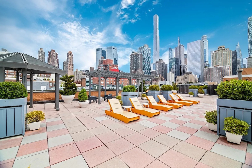 410 West 53rd Street - Photo 2