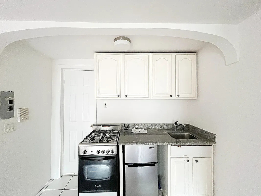 200 Allen Street - Photo 1