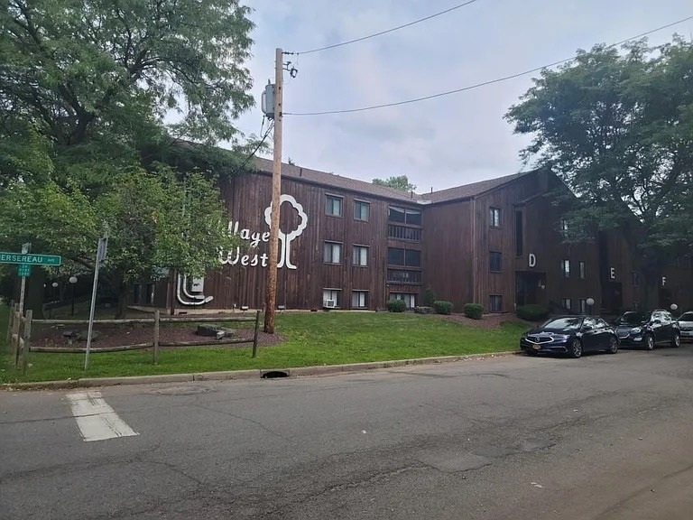 400 East Main Street - Photo 7