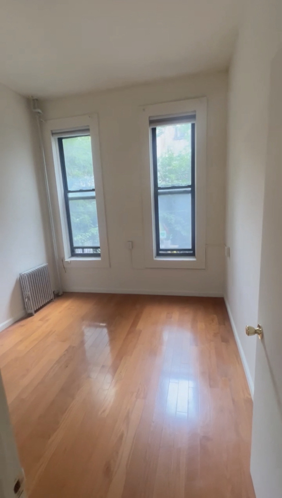 East 9th Street - Photo 0