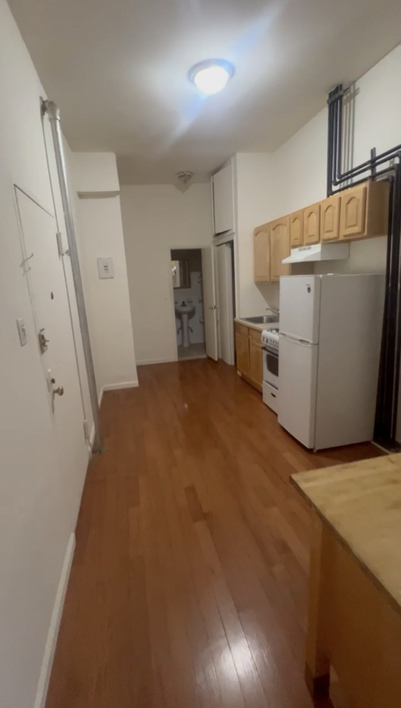 East 9th Street - Photo 1