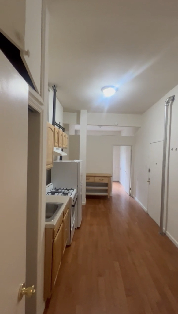 East 9th Street - Photo 2