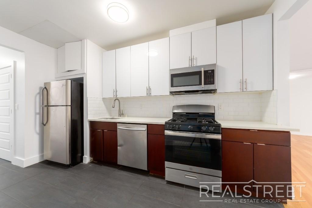 90-02 Queens Blvd - Photo 8