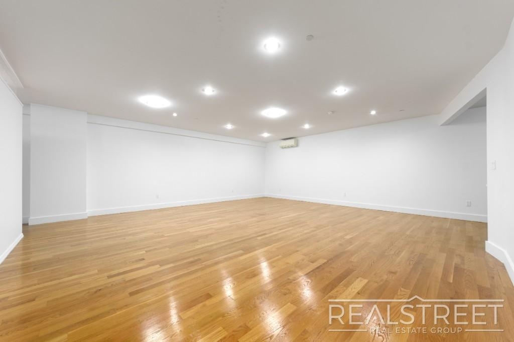 90-02 Queens Blvd - Photo 4