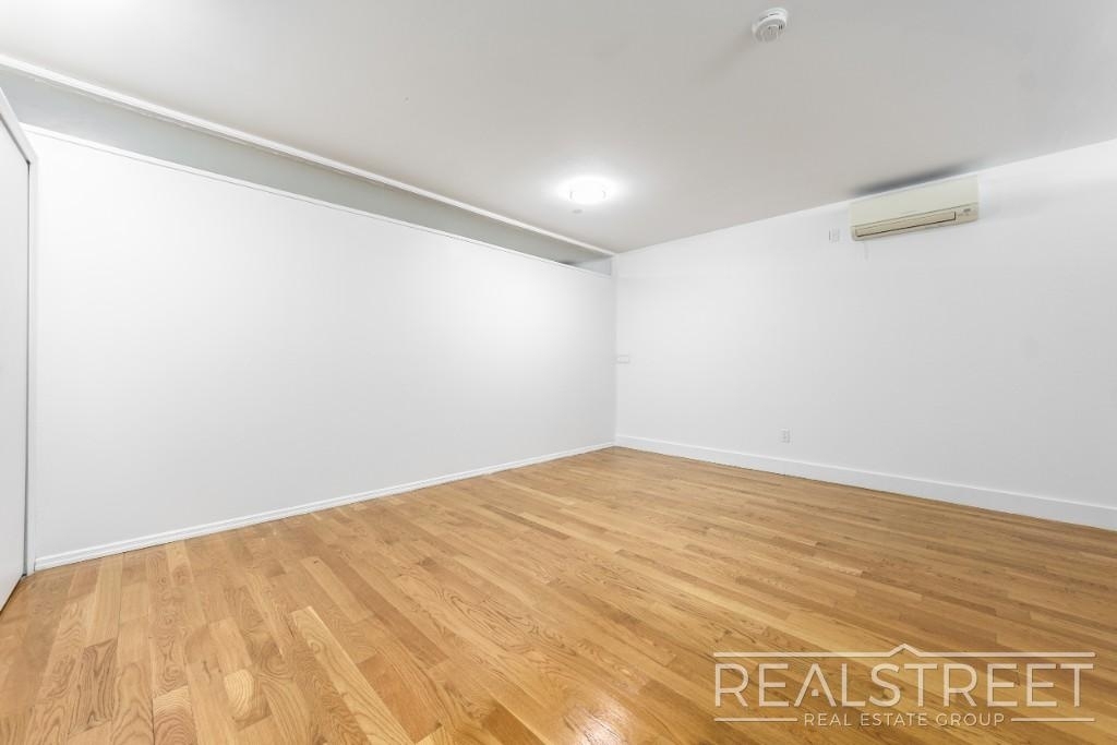 90-02 Queens Blvd - Photo 6
