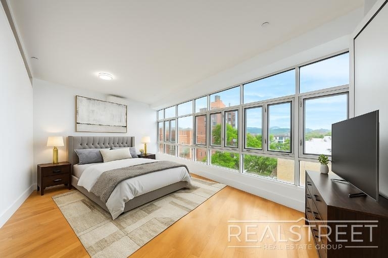 90-02 Queens Blvd - Photo 2
