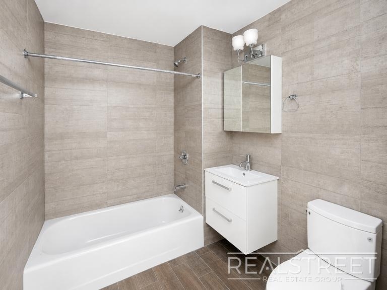 90-02 Queens Blvd - Photo 6