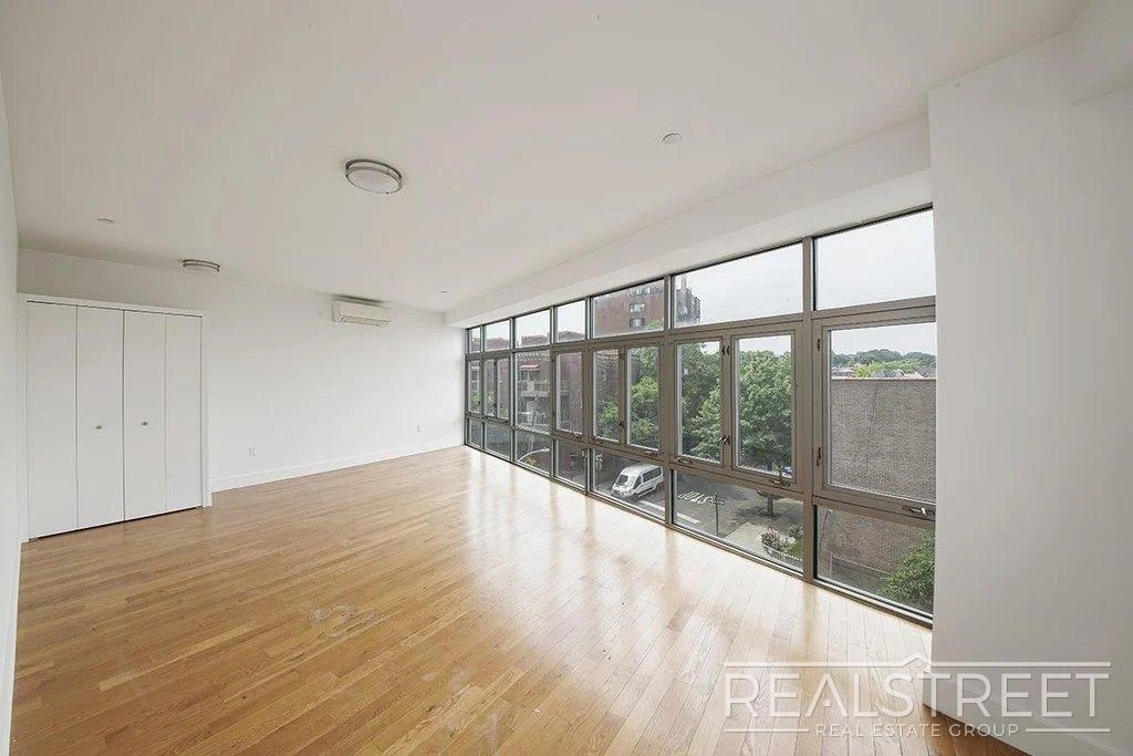 90-02 Queens Blvd - Photo 3