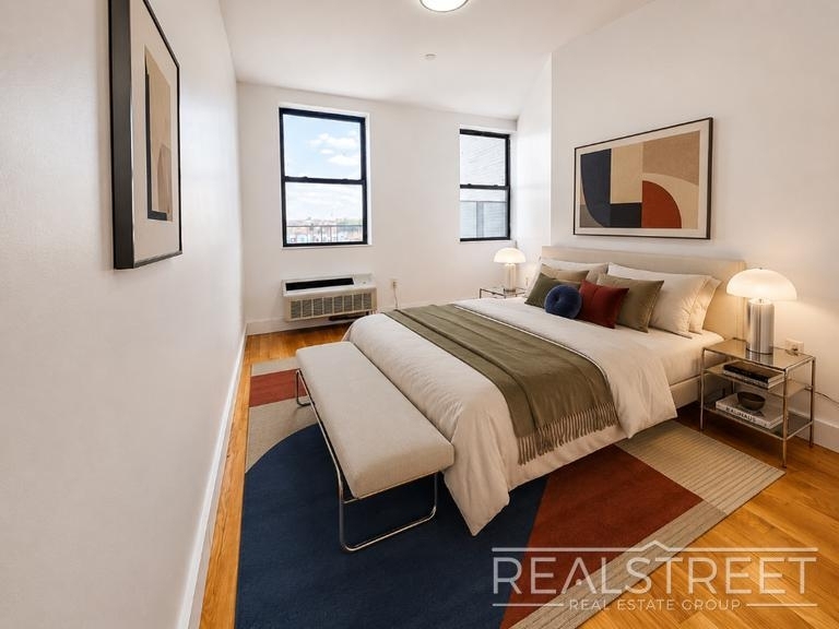 90-02 Queens Blvd - Photo 5