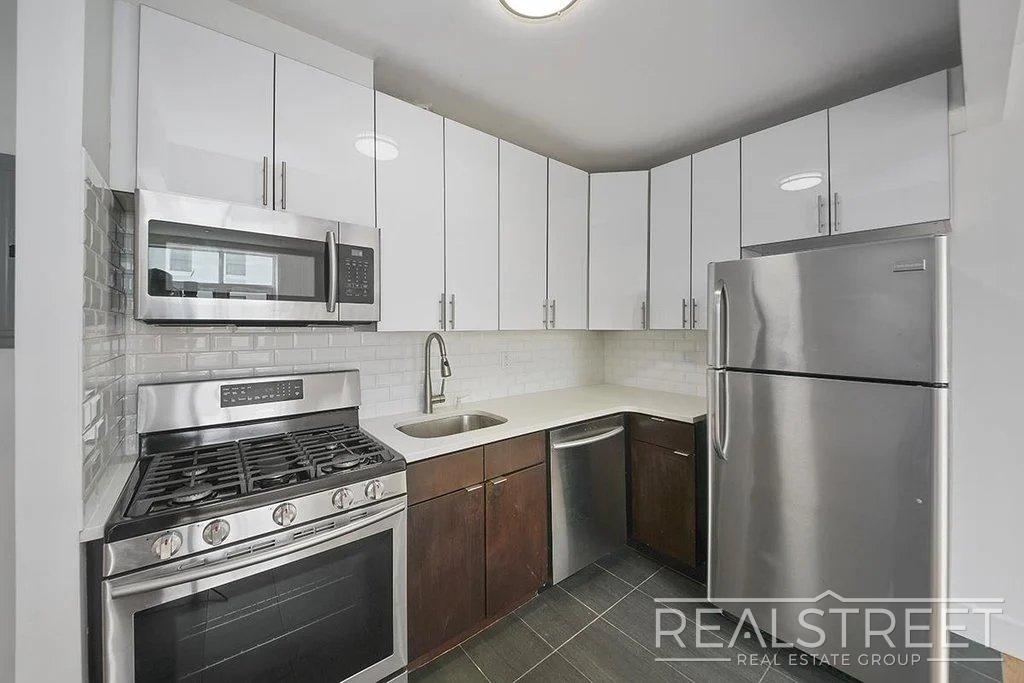 90-02 Queens Blvd - Photo 0