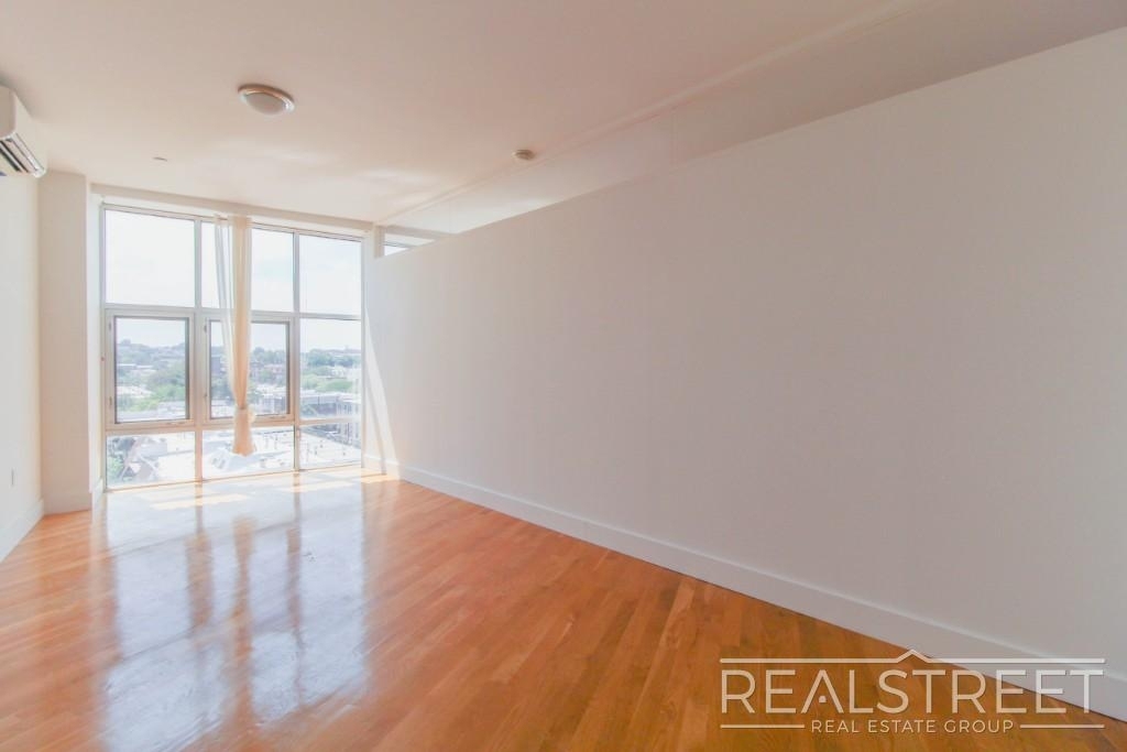 90-02 Queens Blvd - Photo 6