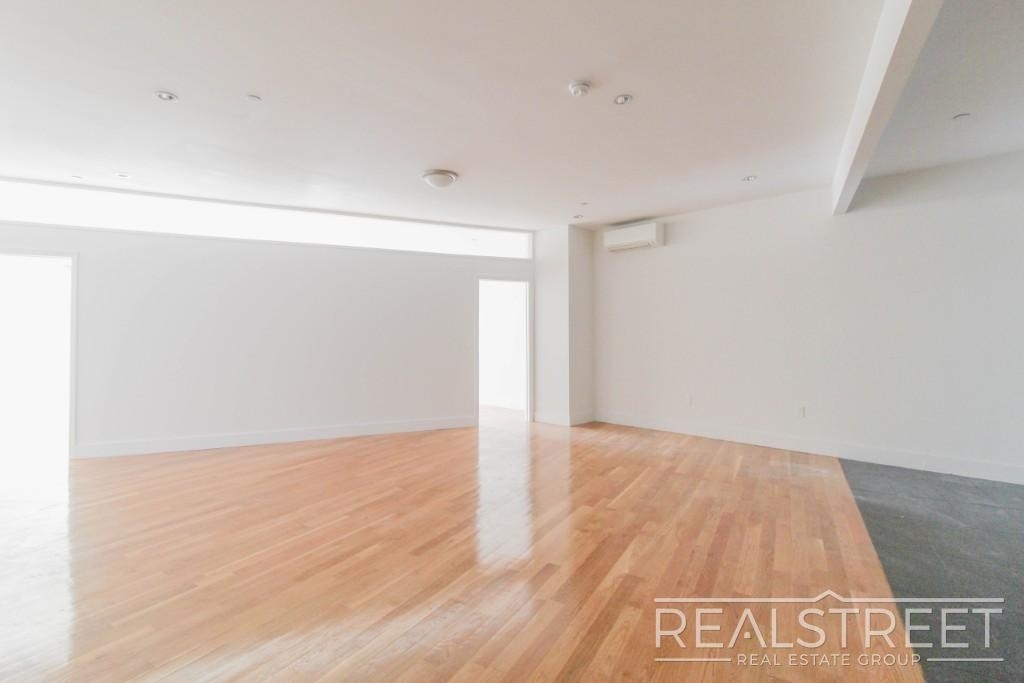 90-02 Queens Blvd - Photo 8