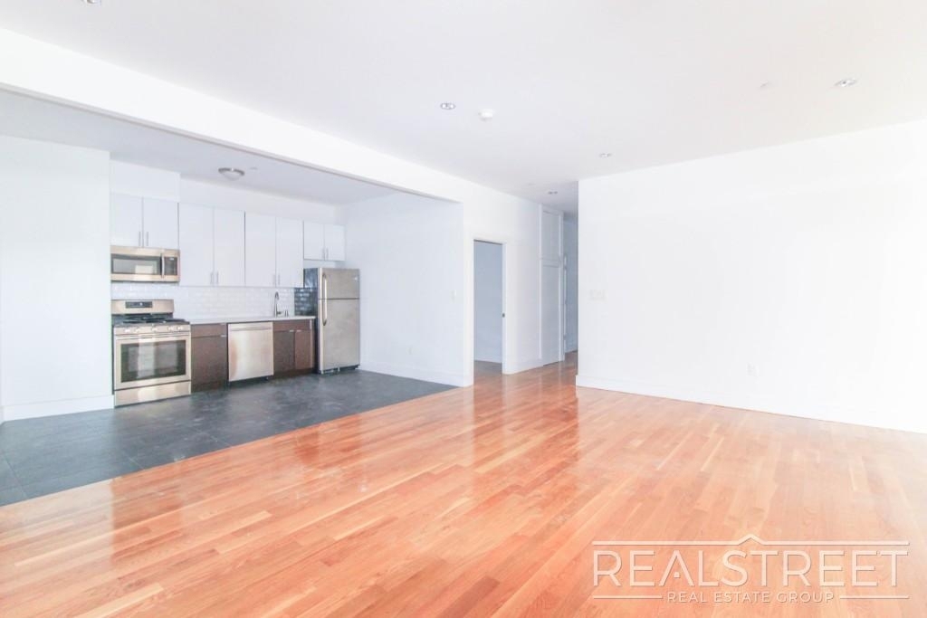 90-02 Queens Blvd - Photo 4
