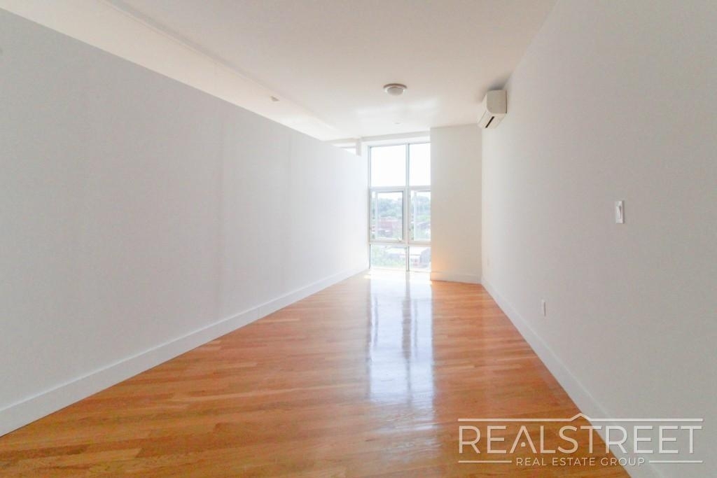 90-02 Queens Blvd - Photo 7