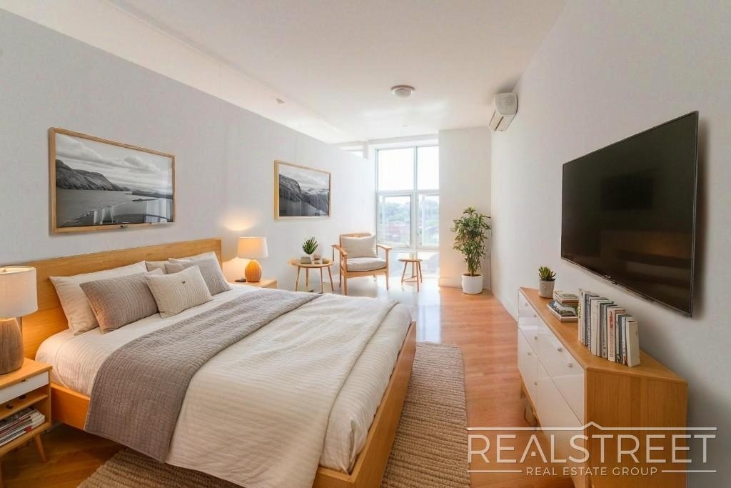 90-02 Queens Blvd - Photo 2