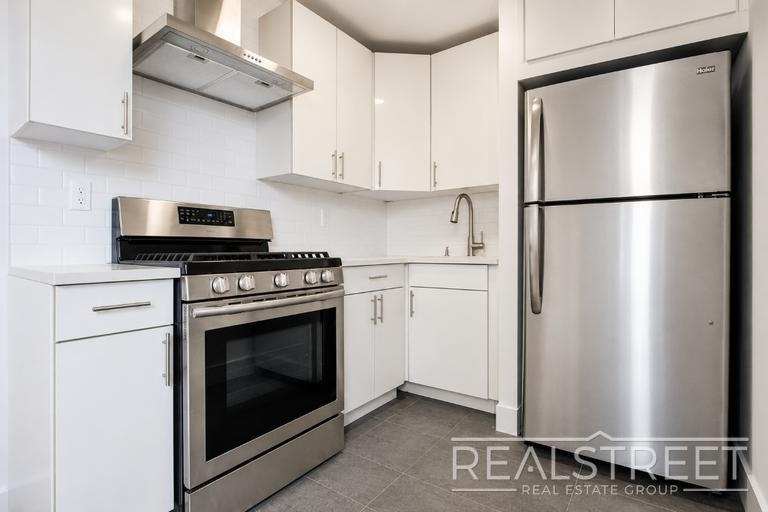 90-02 Queens Blvd - Photo 3