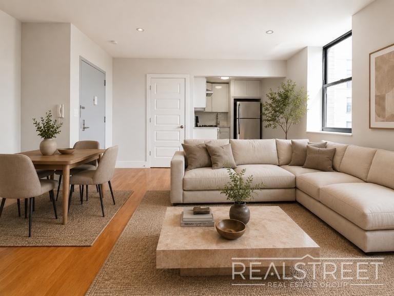 90-02 Queens Blvd - Photo 2