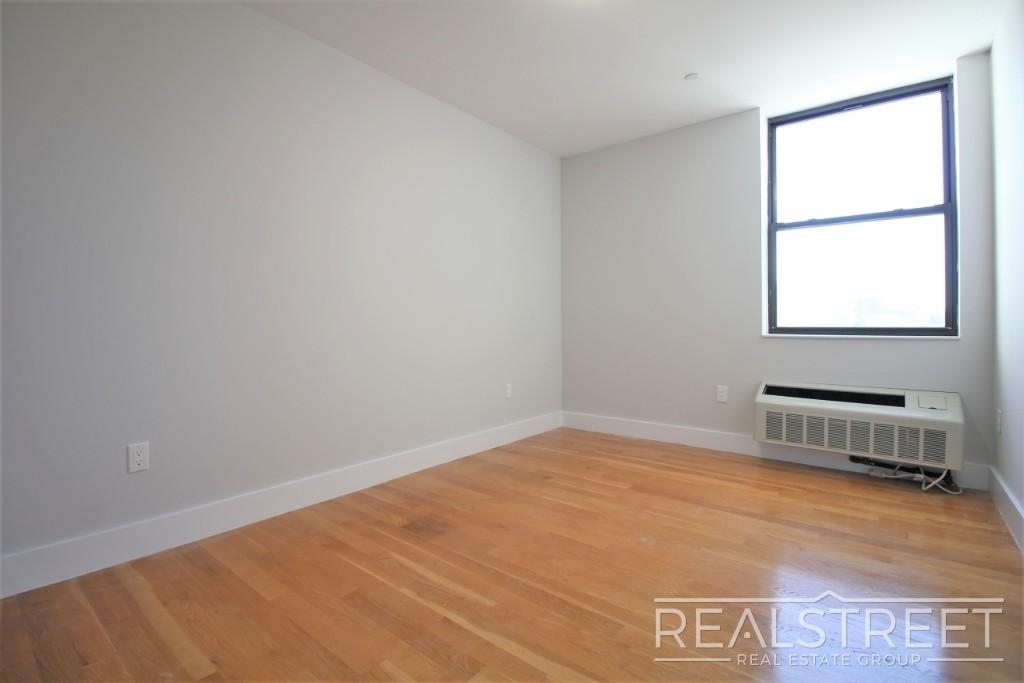 90-02 Queens Blvd - Photo 17
