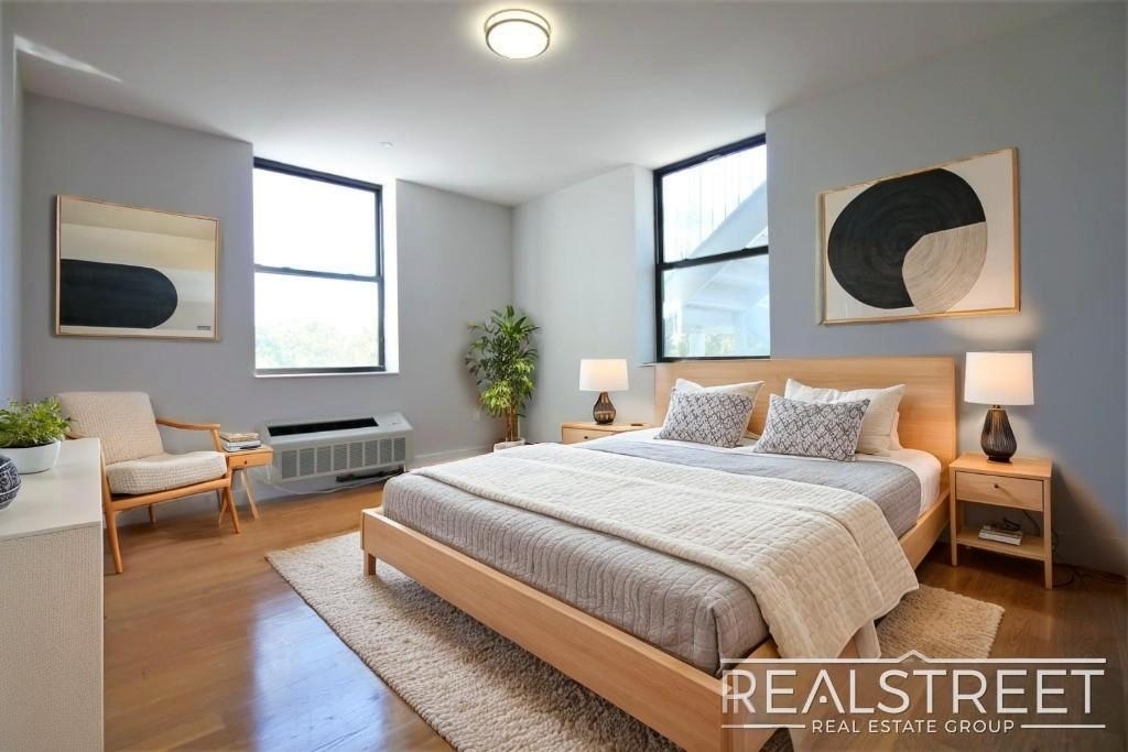 90-02 Queens Blvd - Photo 2