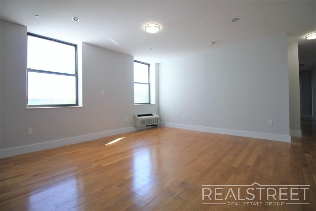 90-02 Queens Blvd - Photo 13