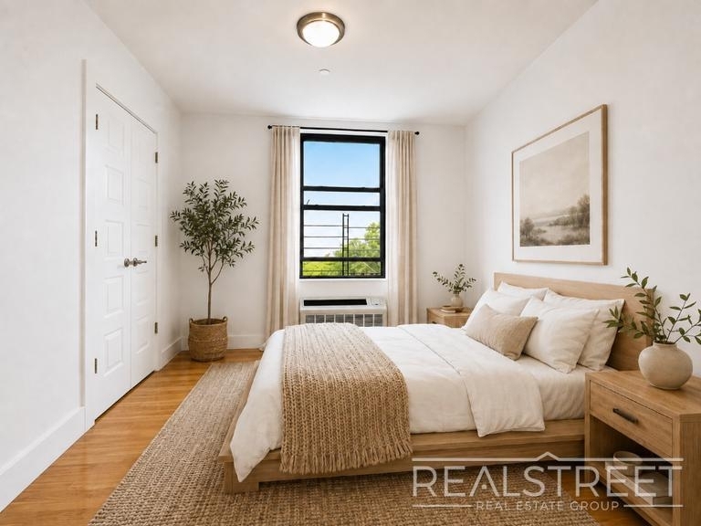 90-02 Queens Blvd - Photo 5
