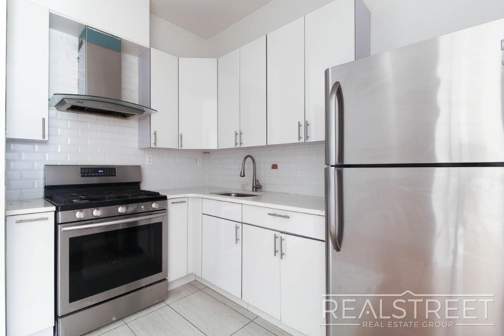 90-02 Queens Blvd - Photo 4