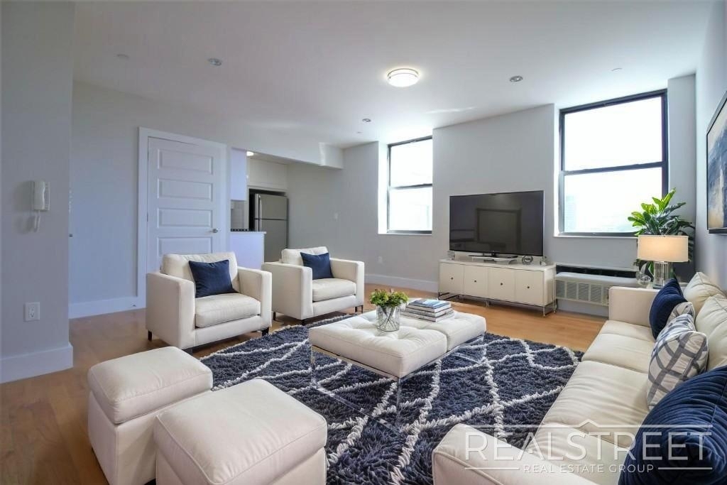 90-02 Queens Blvd - Photo 0