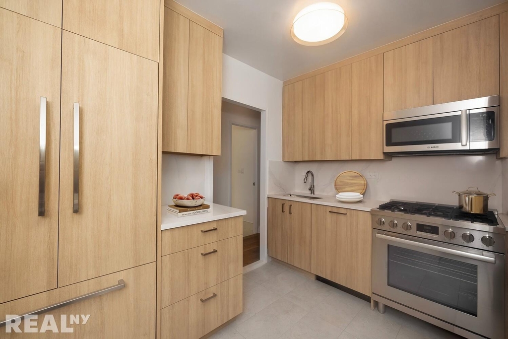 W End Ave - Photo 2