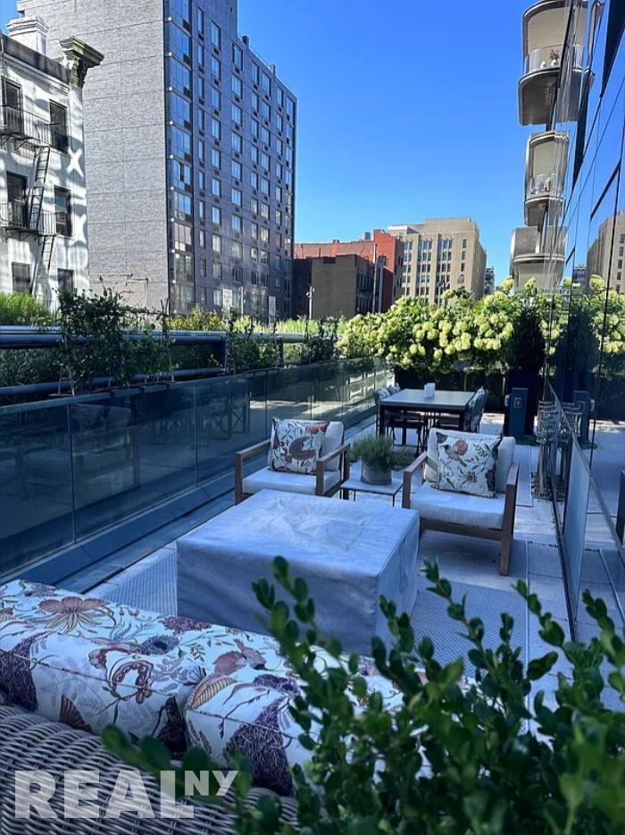 West 28th Street - Photo 6