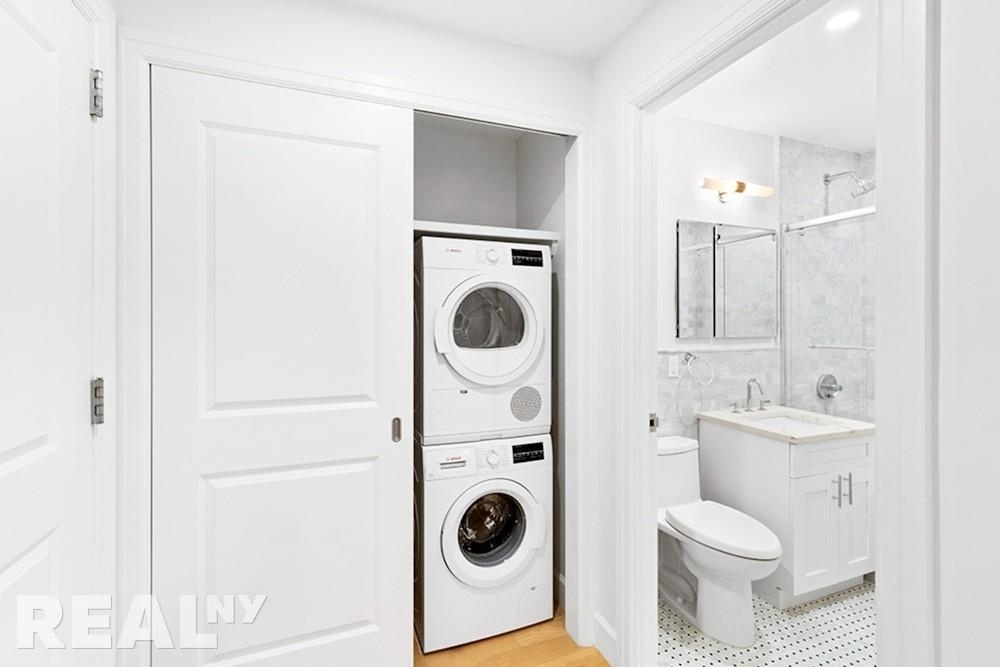 East 48th Street - Photo 4
