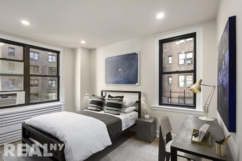 East 48th Street - Photo 3