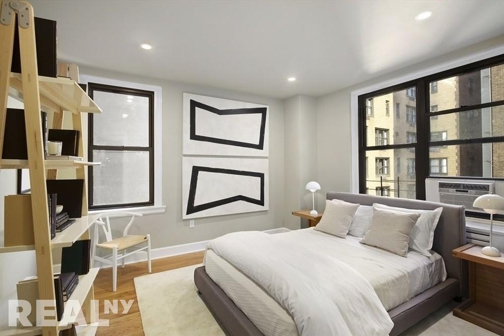 East 48th Street - Photo 1