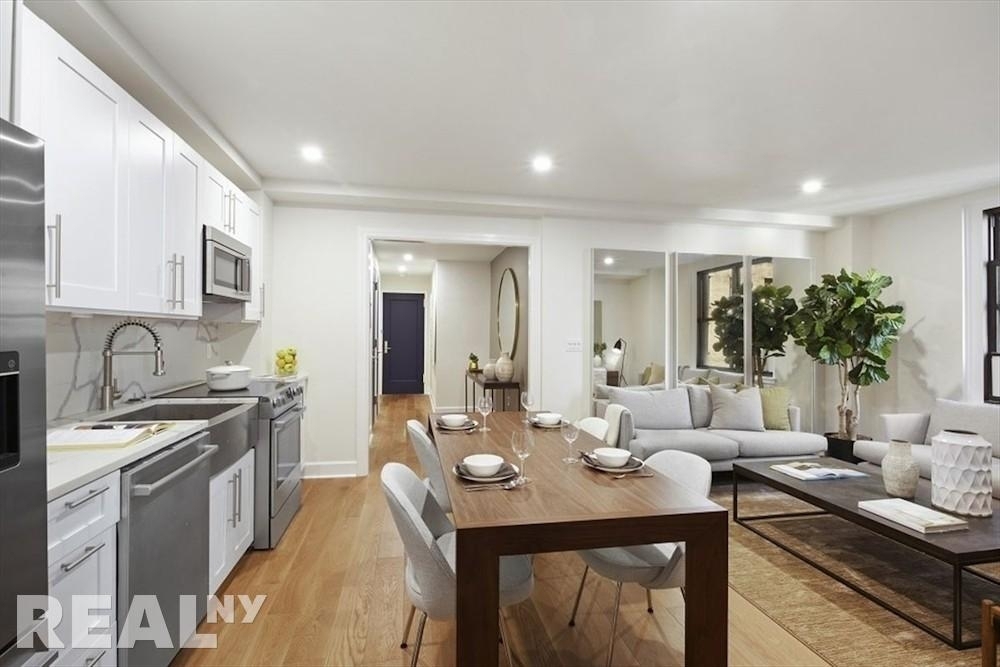 East 48th Street - Photo 0