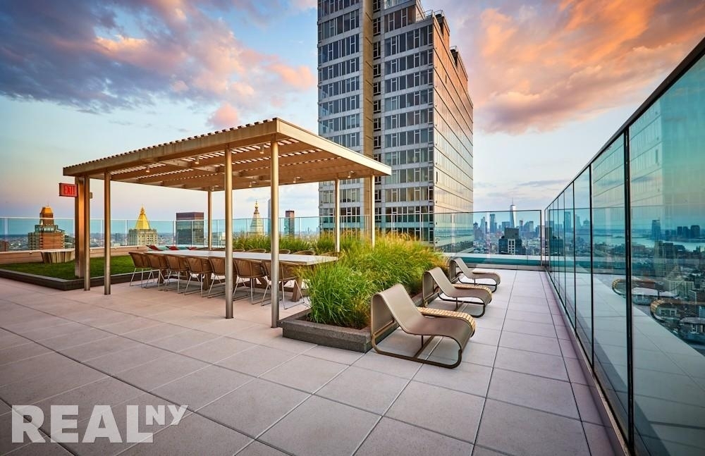 West 31st Street - Photo 11