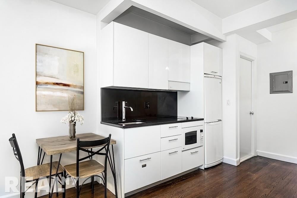 West 91st Street - Photo 2