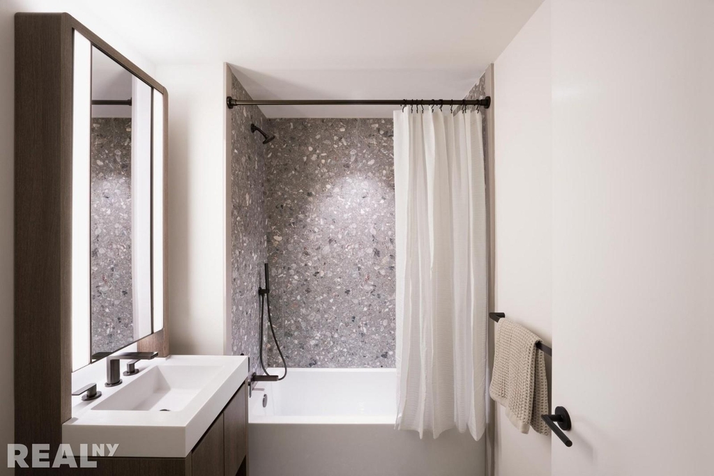 West 60th Street - Photo 9