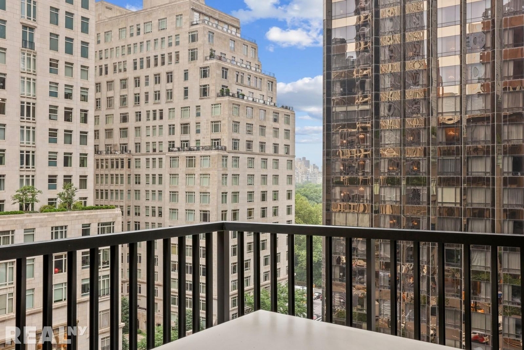 West 60th Street - Photo 4