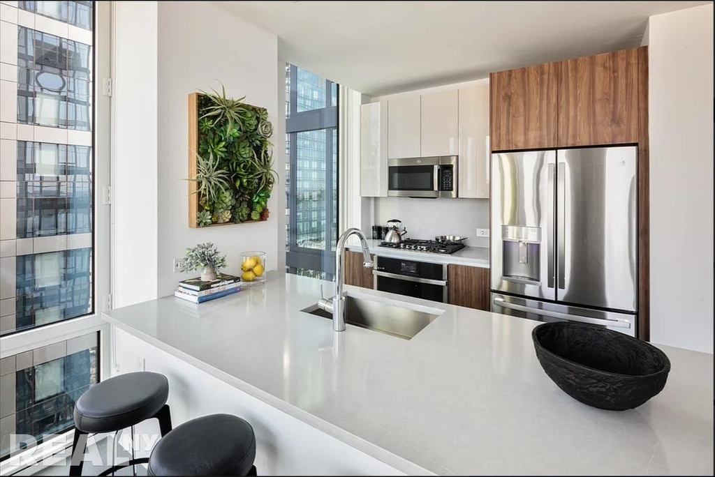 West 30th Street - Photo 1