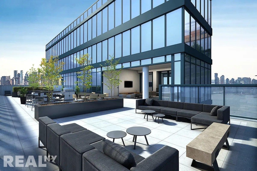 West 30th Street - Photo 12