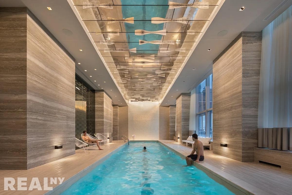 10th Avenue - Photo 5
