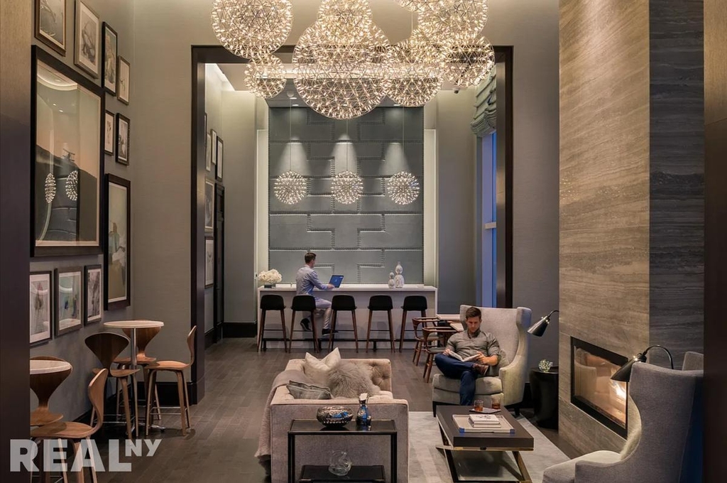 10th Avenue - Photo 7