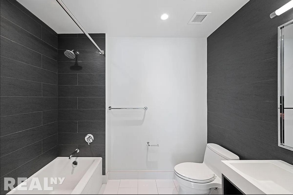 10th Avenue - Photo 5