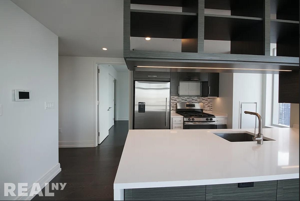 10th Avenue - Photo 2