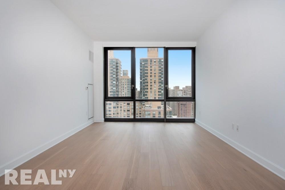 West End Avenue - Photo 1