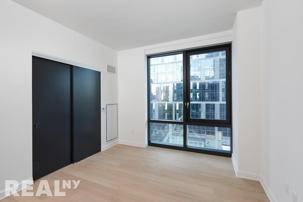 West End Avenue - Photo 2