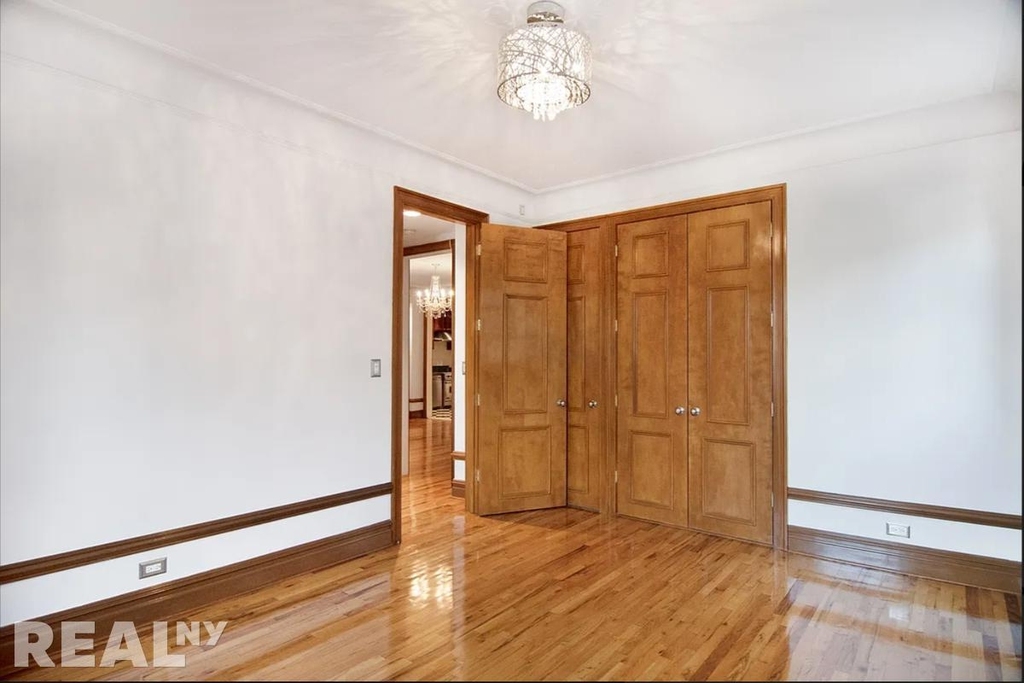 W End Ave - Photo 7