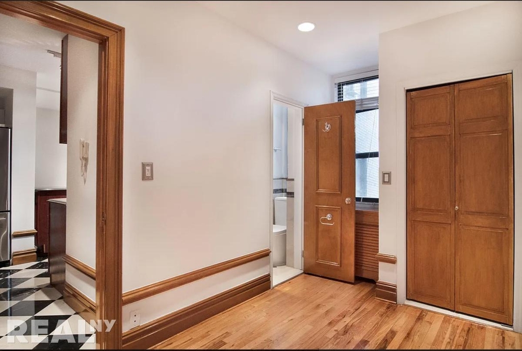W End Ave - Photo 12