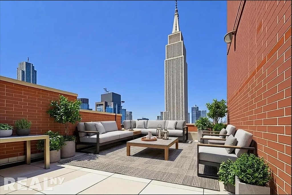 East 34th Street - Photo 6