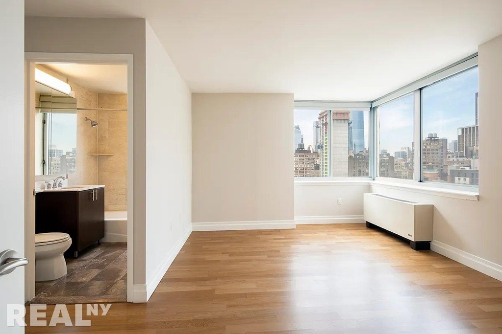 6th Avenue - Photo 1